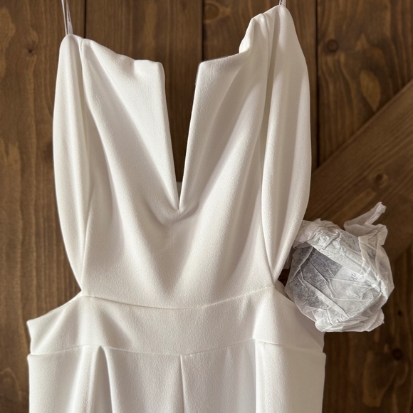 White Vcut Top Romper - Picture 2 of 4